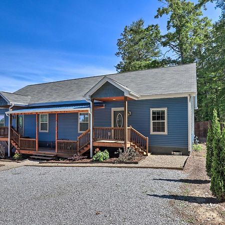 Airy Apartment With Deck - Walk To Main Street! Hendersonville Exterior photo